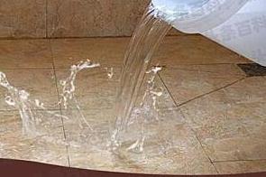 天柱漏水维修 免砸砖防水材料该如何施工